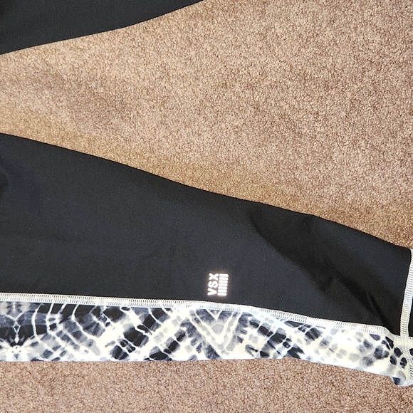 Pink by Victoria Secret capris - Picture 5 of 12